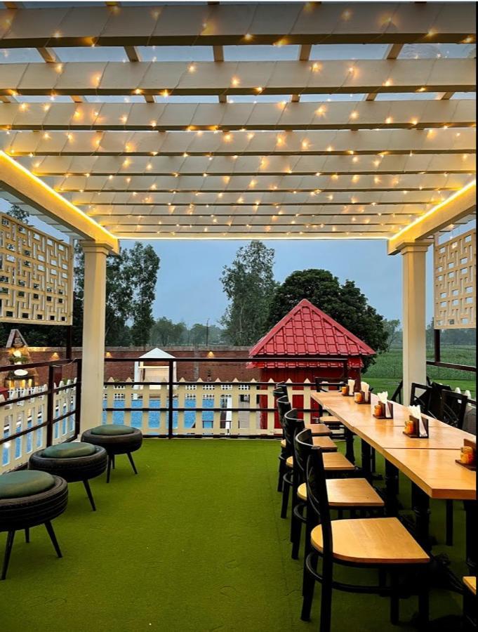 Yashmay Villa Club&Resort Gonda Esterno foto