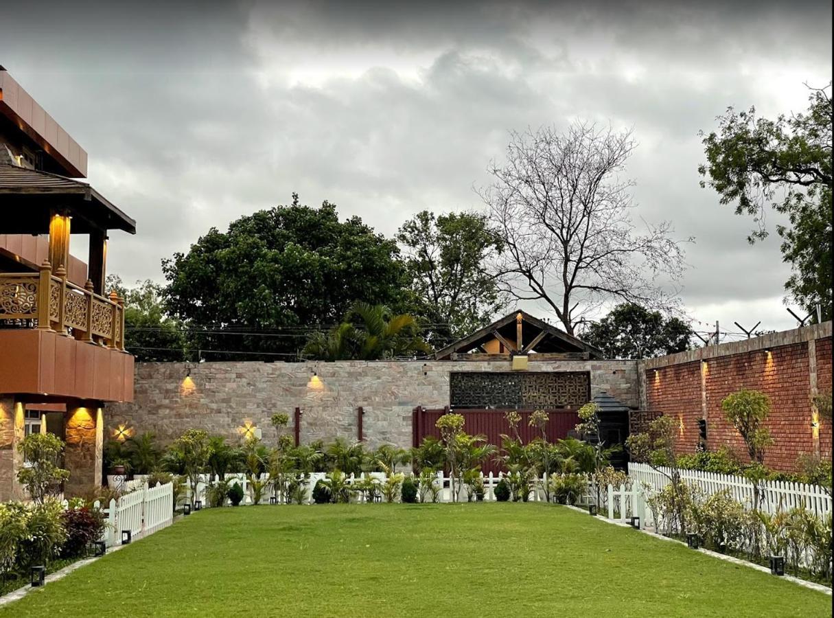 Yashmay Villa Club&Resort Gonda Esterno foto