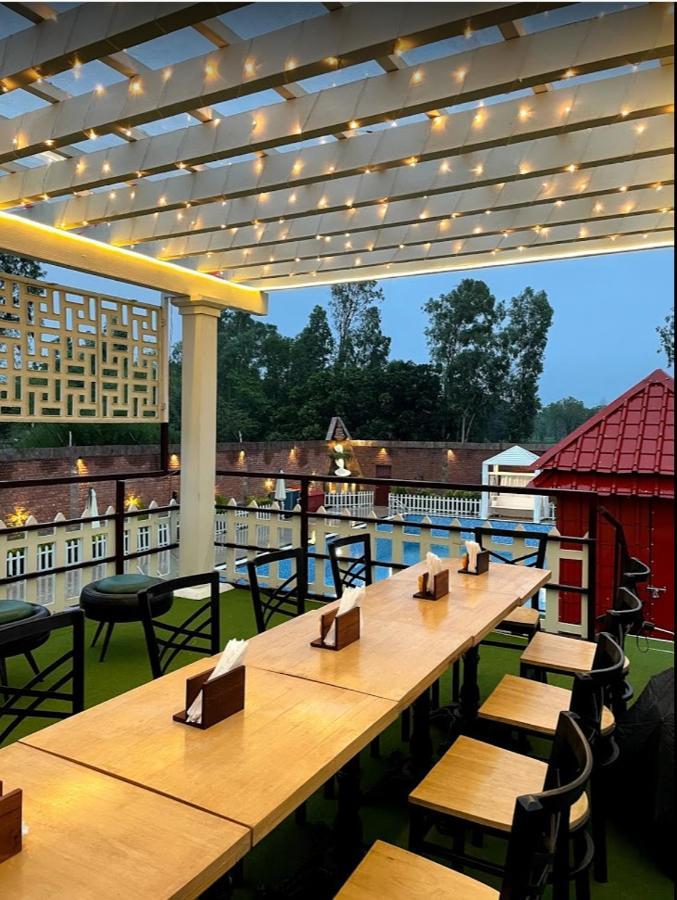Yashmay Villa Club&Resort Gonda Esterno foto