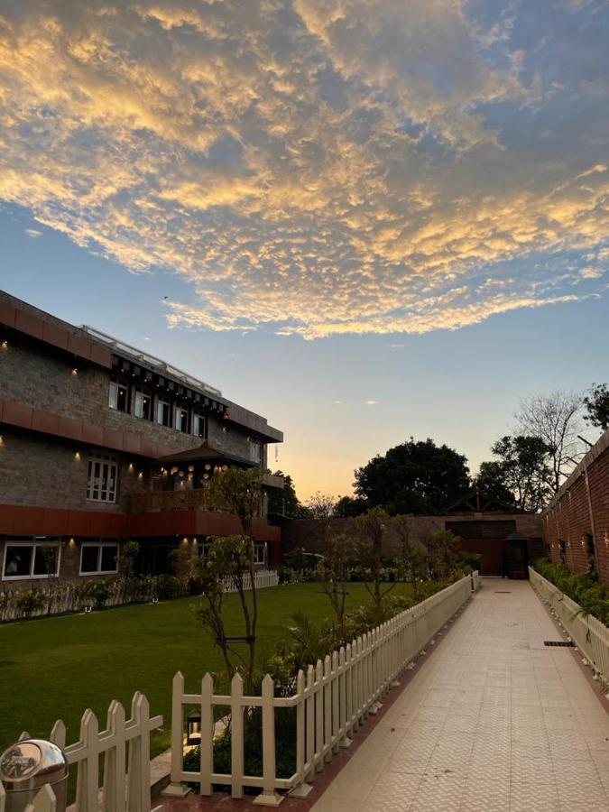 Yashmay Villa Club&Resort Gonda Esterno foto