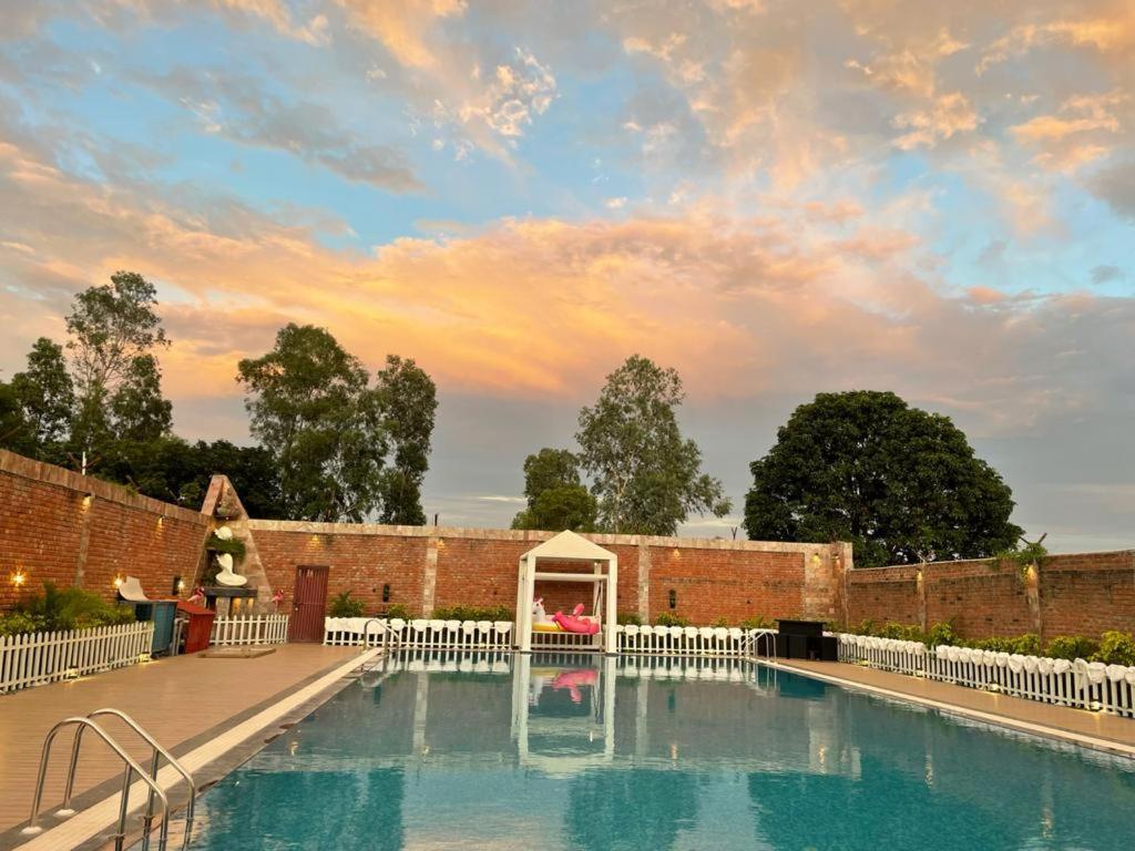 Yashmay Villa Club&Resort Gonda Esterno foto