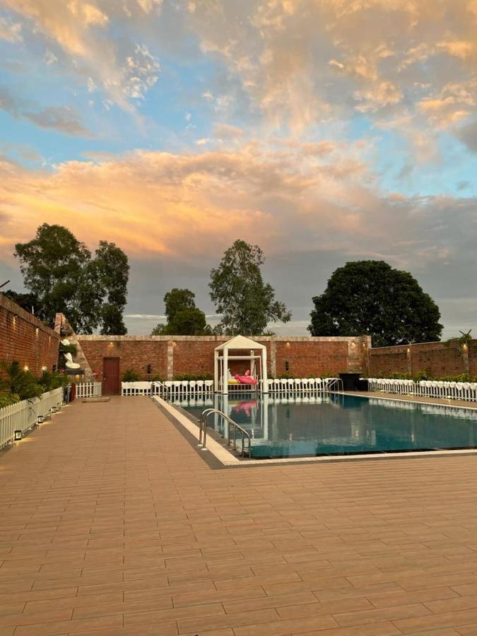 Yashmay Villa Club&Resort Gonda Esterno foto