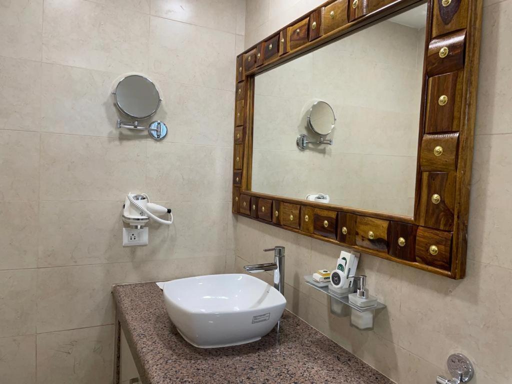 Yashmay Villa Club&Resort Gonda Esterno foto
